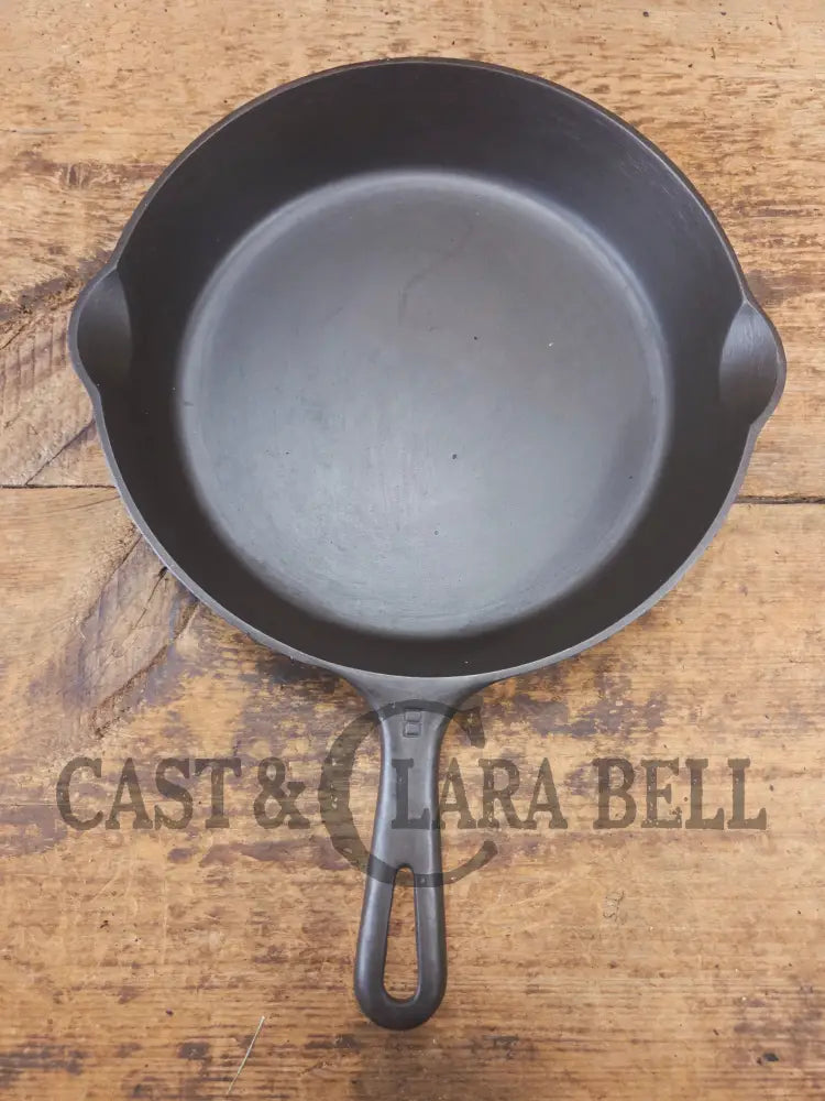 1940’s Griswold No. 8 Cast Iron Skillet with GROOVE handle and Small Block Logo 704 E - Skillet