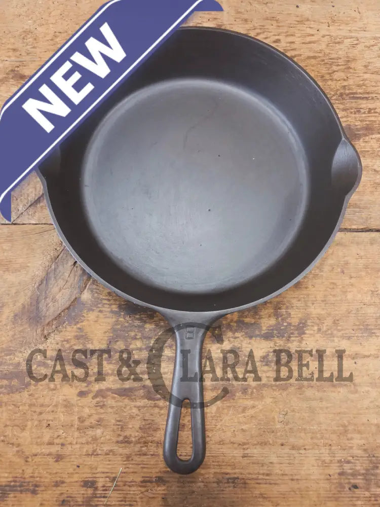 1940’s Griswold No. 8 Cast Iron Skillet with GROOVE handle and Small Block Logo 704 E - Skillet