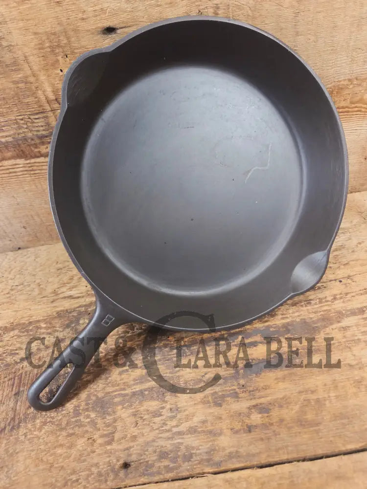 1940’s Griswold No. 8 Cast Iron Skillet with GROOVE handle and Small Block Logo 704 E - Skillet
