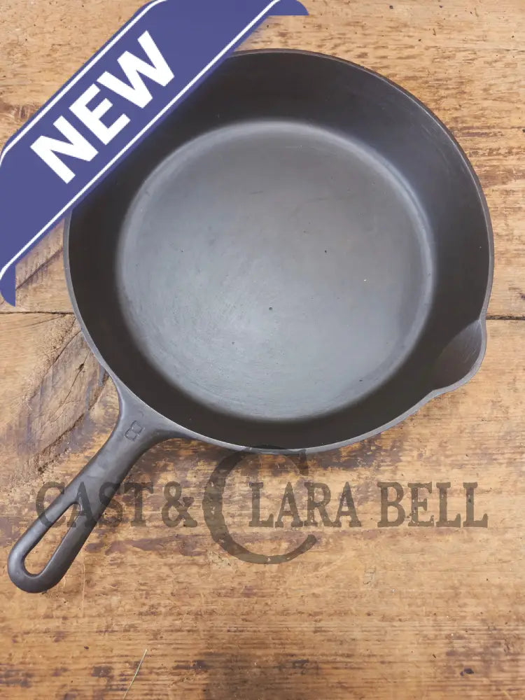 1940’s Griswold No. 8 Cast Iron Skillet with GROOVE handle and Small Block Logo 704 E - Skillet
