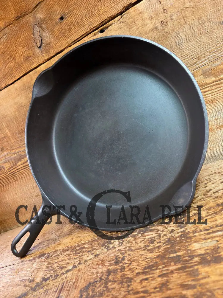 1940’s Griswold No. 8 Cast Iron Skillet with GROOVE handle and Small Block Logo 704 F Skillet