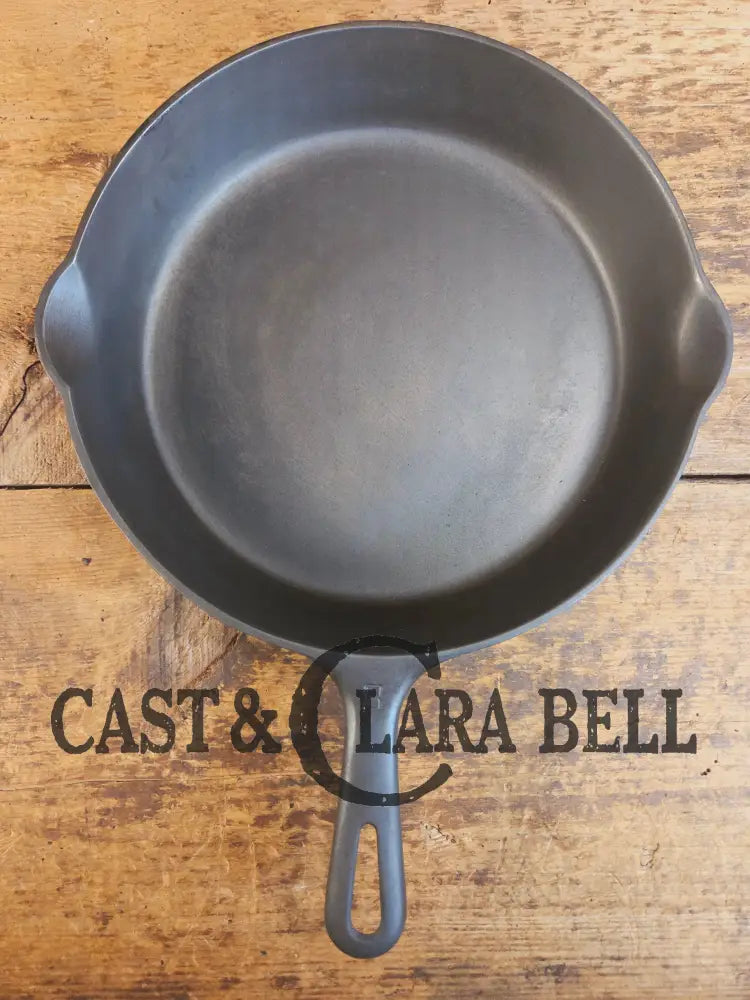 1940’s Griswold No. 8 Cast Iron Skillet with Small Block Logo 704 A. In beautiful condition. Almost mint - Skillet