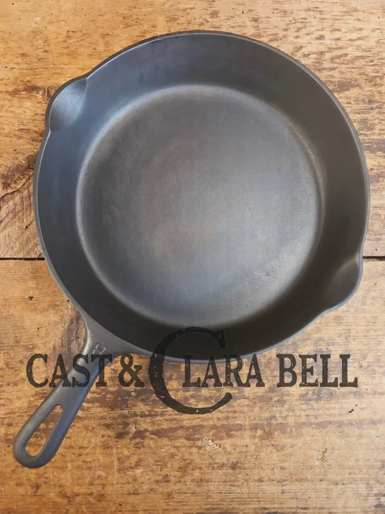 1940’s Griswold No. 8 Cast Iron Skillet with Small Block Logo 704 A. In beautiful condition. Almost mint - Skillet
