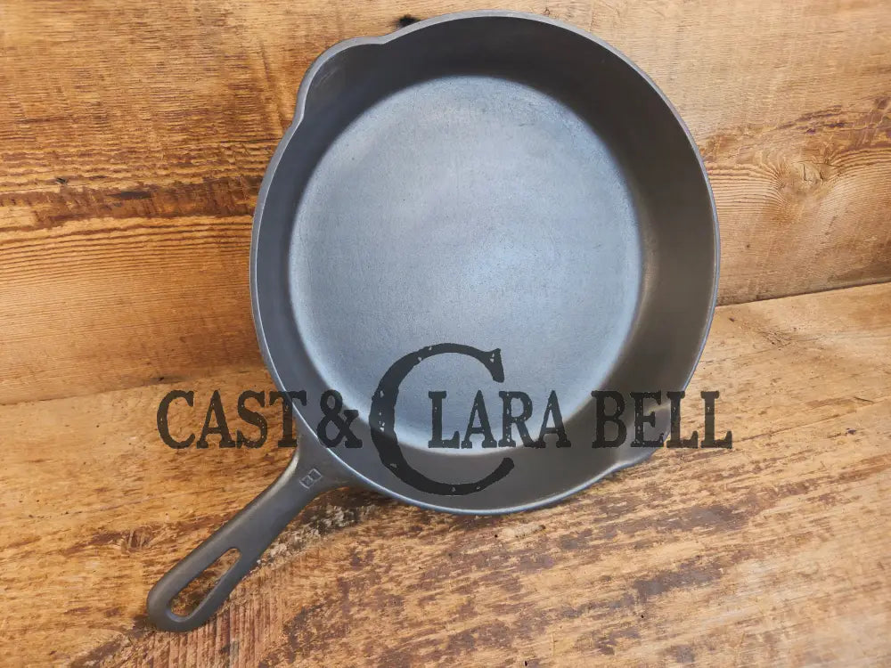 1940’s Griswold No. 8 Cast Iron Skillet with Small Block Logo 704 A. In beautiful condition. Almost mint - Skillet