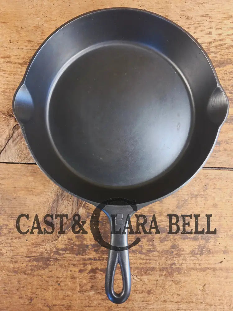 1940’s Griswold No. 8 Cast Iron Skillet with Small Block Logo 704 J. In beautiful condition. Almost mint - Skillet