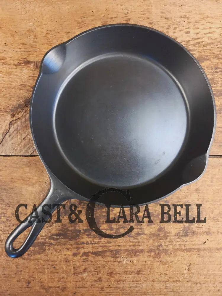 1940’s Griswold No. 8 Cast Iron Skillet with Small Block Logo 704 J. In beautiful condition. Almost mint - Skillet