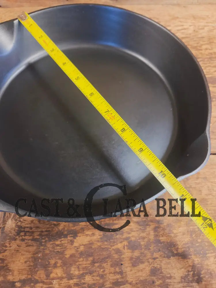 1940’s Griswold No. 8 Cast Iron Skillet with Small Block Logo 704 J. In beautiful condition. Almost mint - Skillet