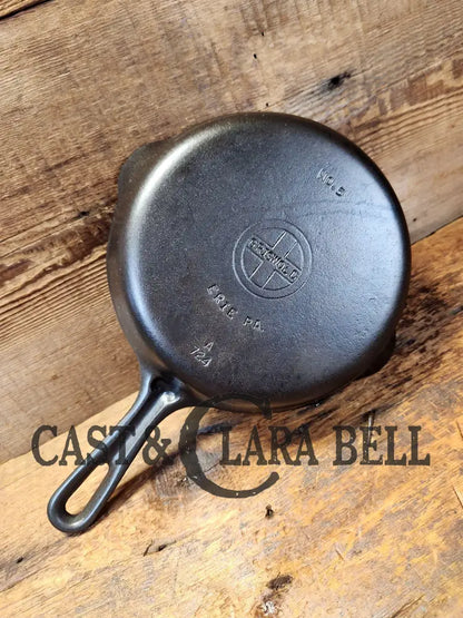 1940’S Unique Griswold No. 5 Skillet With Groove Handle. Small Block Logo And Smooth Bottom A