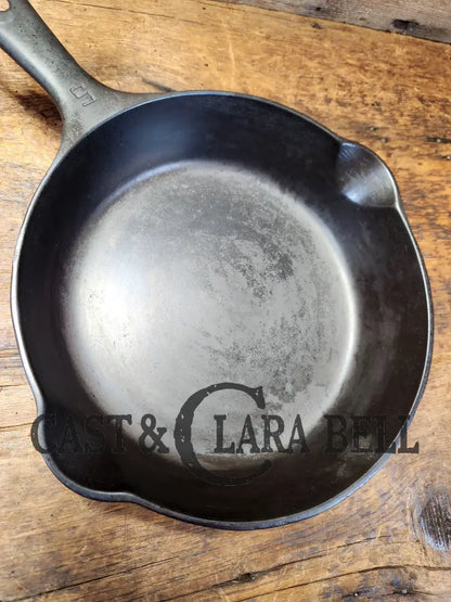 1940’S Unique Griswold No. 5 Skillet With Groove Handle. Small Block Logo And Smooth Bottom A