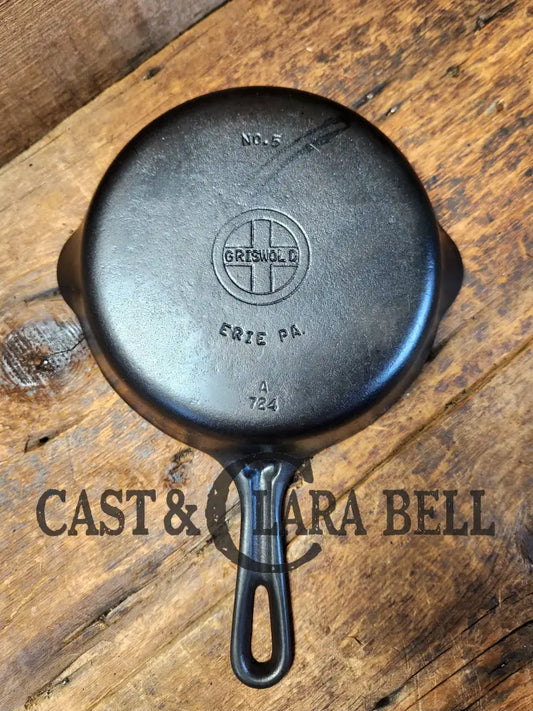 1940’S Unique Griswold No. 5 Skillet With Groove Handle. Small Block Logo And Smooth Bottom A