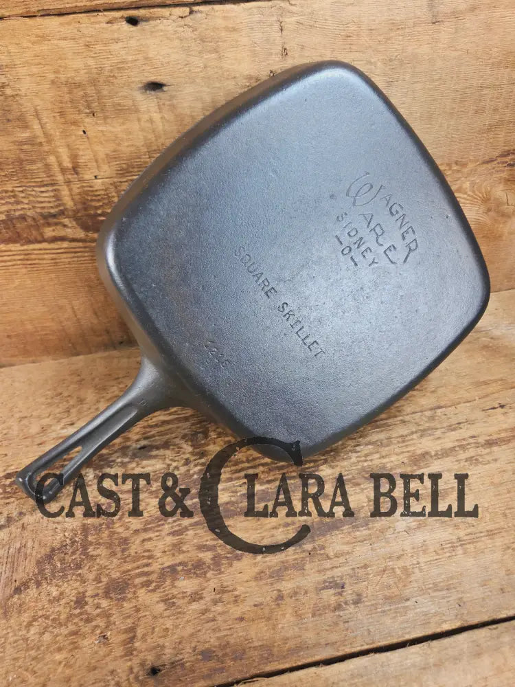 1940’s Wagner Square Skillet with Stylized Logo 1218 D. GREAT pan to have in the kitchen! Skillet