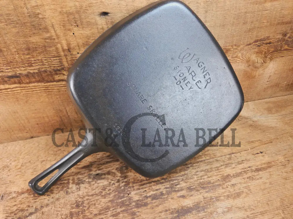 1940’s Wagner Square Skillet with Stylized Logo 1218 D. GREAT pan to have in the kitchen! Skillet