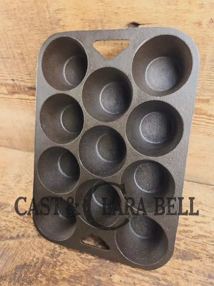 1950’s Era Wagner Cast Iron Popover Pan 11 cup. Perfect for cornbread muffins or popovers SC24 - Bakeware