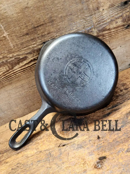 1950’S Wagner Made Griswold #4 Skillet With Smooth Bottom. Tough To Find And A Fantastic Skillet!