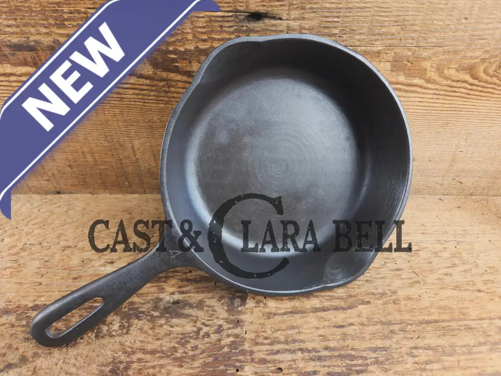 1950’s Wagner made Griswold #4 Skillet with Smooth Bottom. Very cool tough to find egg skillet! Skillet
