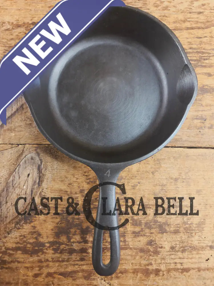 1950’s Wagner made Griswold #4 Skillet with Smooth Bottom. Very cool tough to find egg skillet! Skillet