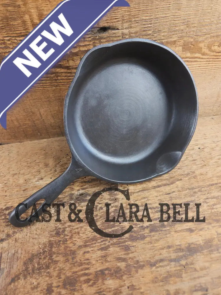 1950’s Wagner made Griswold #4 Skillet with Smooth Bottom. Very cool tough to find egg skillet! Skillet