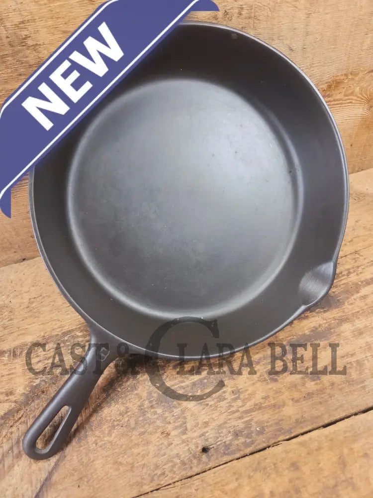 1950’s Wagner made Griswold #9 Skillet with Smooth Bottom. FANTASTIC daily cooker for gas or electric coil only. 11 1/4
