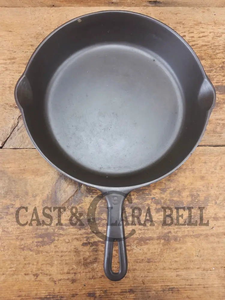 1950’s Wagner made Griswold #9 Skillet with Smooth Bottom. FANTASTIC daily cooker for gas or electric coil only. 11 1/4