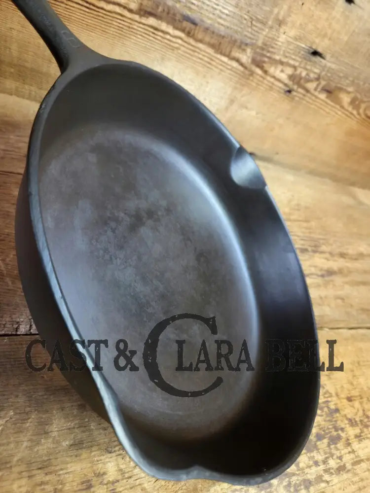 1950’s Wagner made Griswold #9 Skillet with Smooth Bottom. FANTASTIC daily cooker for gas or electric coil only. 11 1/4
