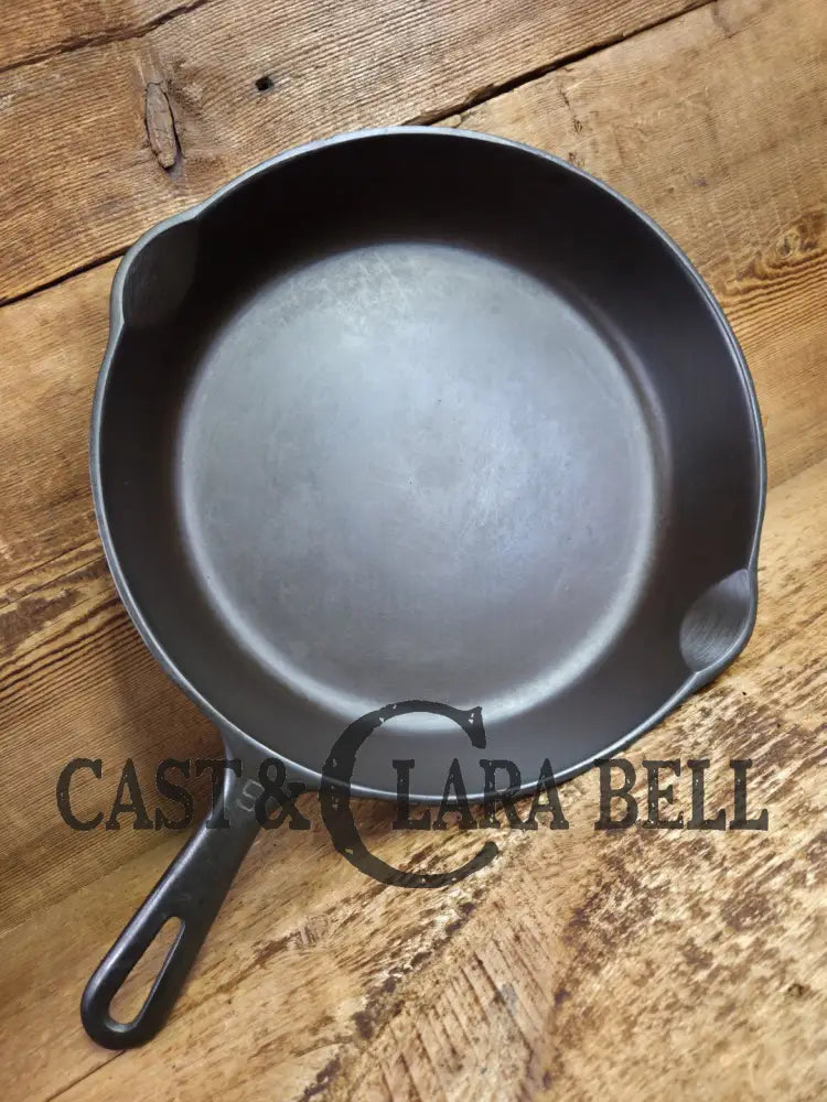 1950’s Wagner made Griswold #9 Skillet with Smooth Bottom. FANTASTIC daily cooker for gas or electric coil only. 11 1/4