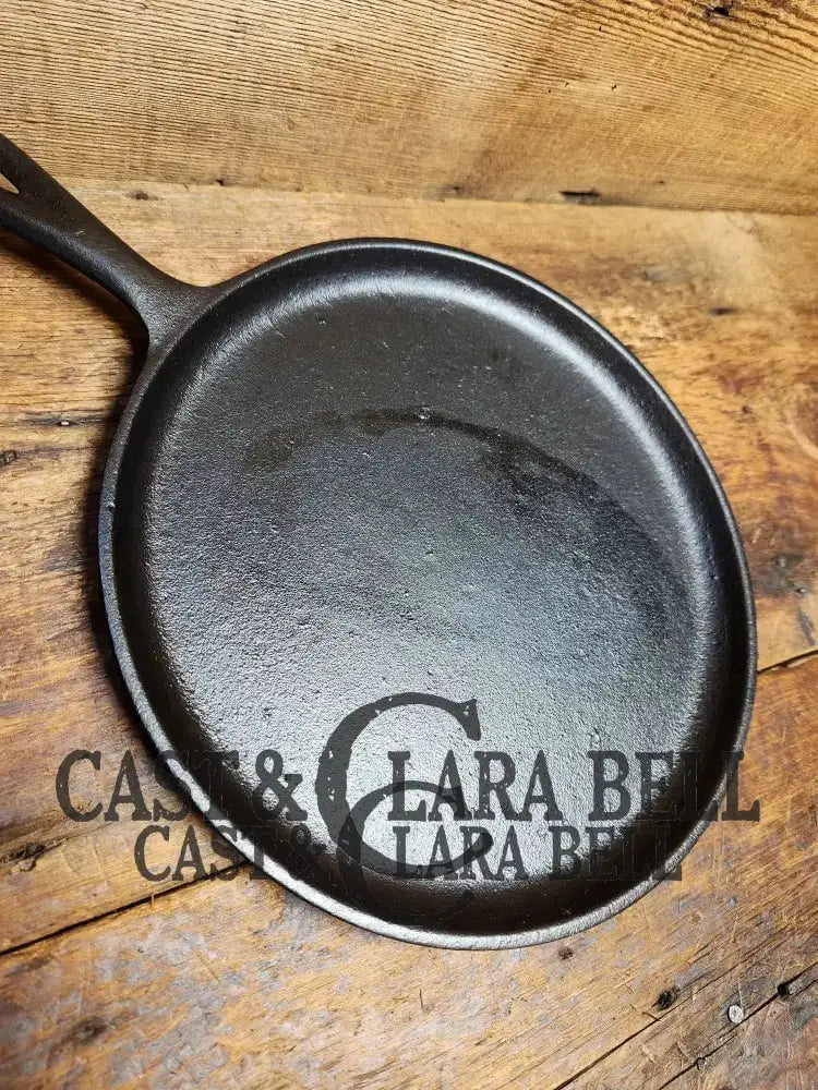 1960-1990’S Lodge #9 Cast Iron Round Griddle. Great Daily User For Grilled Sandwiches!