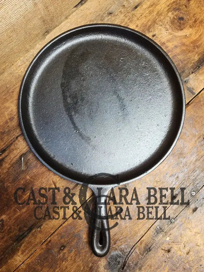 1960-1990’S Lodge #9 Cast Iron Round Griddle. Great Daily User For Grilled Sandwiches!