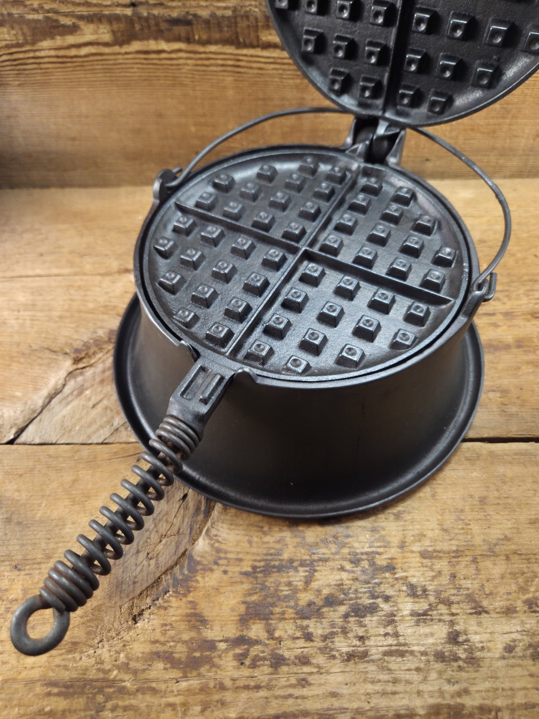 1920's Early Wagner Ware 1408 #8 Waffle Iron with Tall Base!  A wonderful waffle iron for all cook tops.  Great gift!!