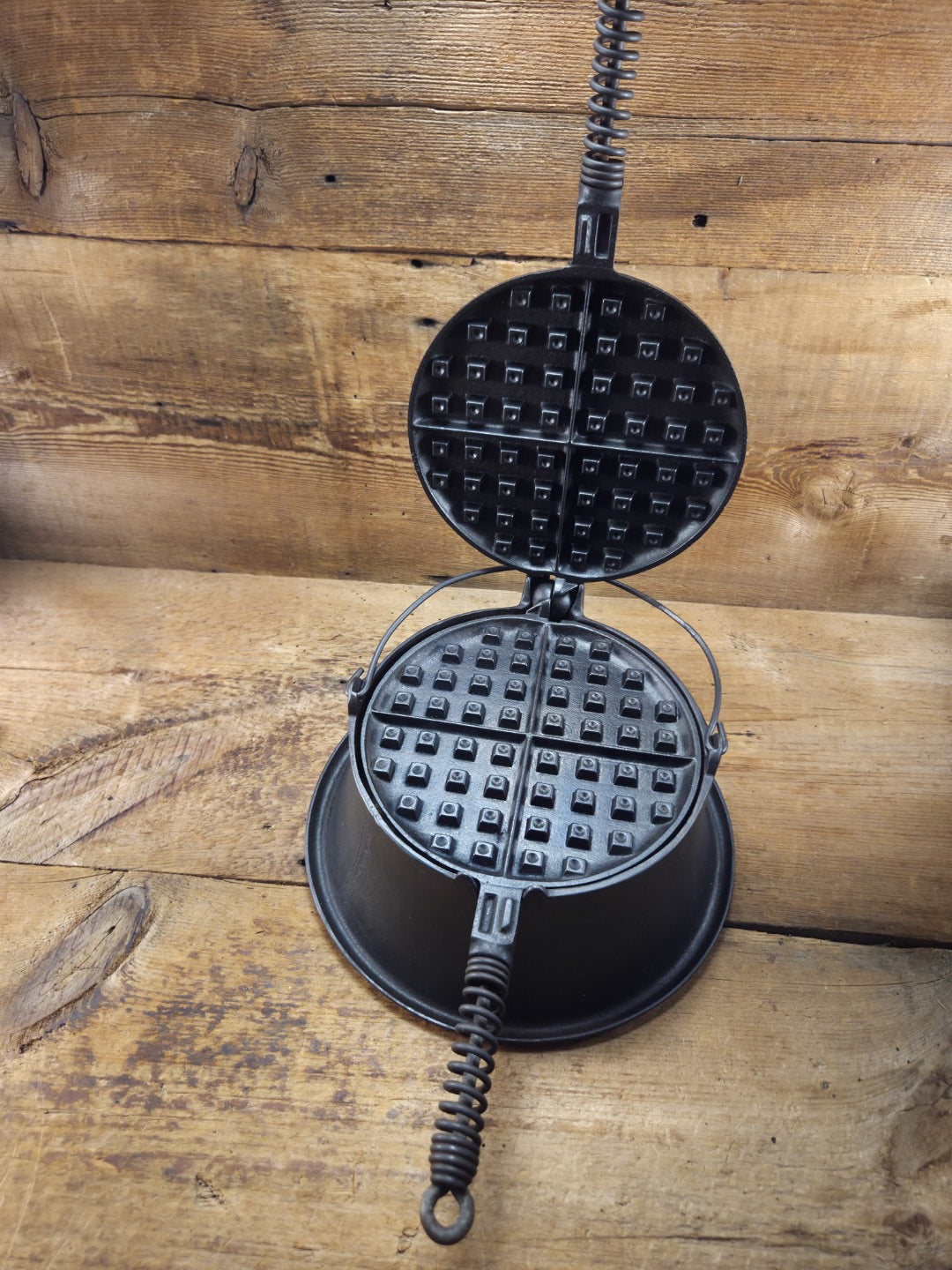 1920's Early Wagner Ware 1408 #8 Waffle Iron with Tall Base!  A wonderful waffle iron for all cook tops.  Great gift!!