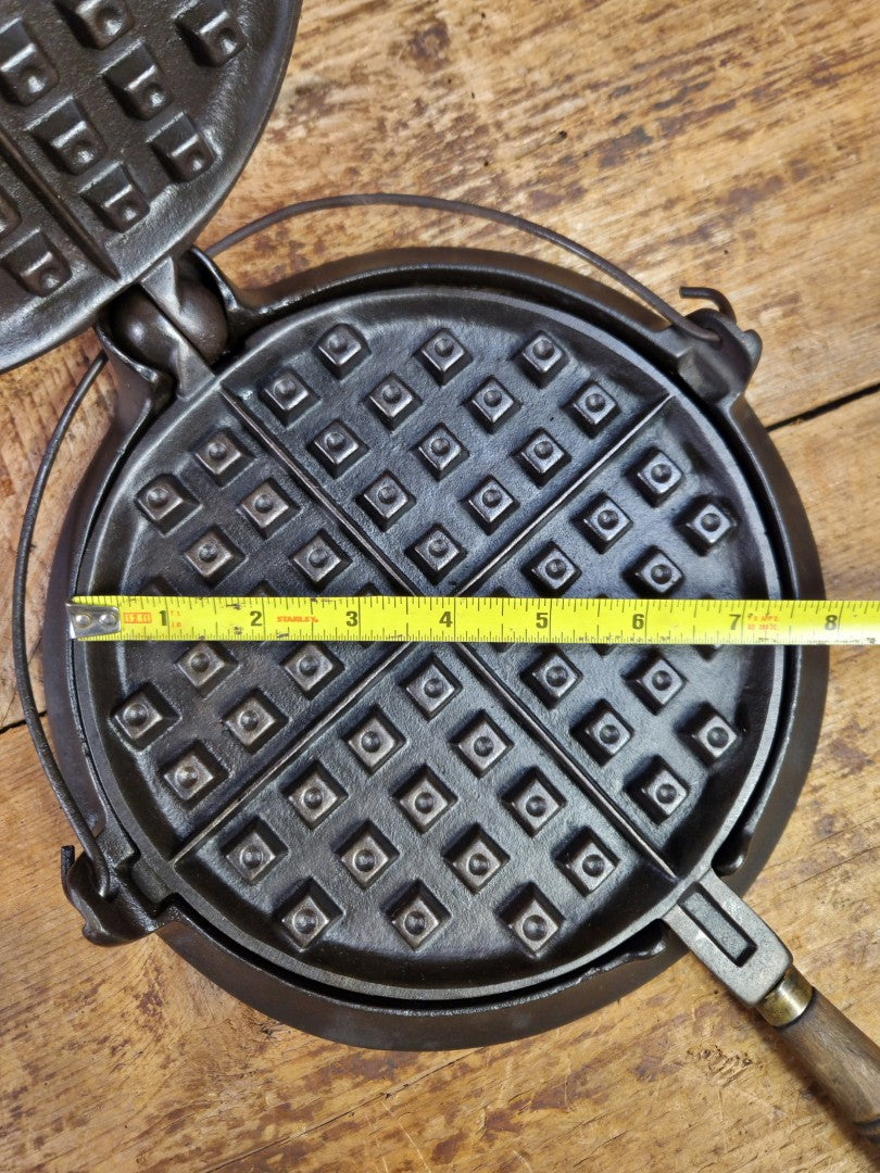 EARLY 1900's Wagner MFG Co, 1892 No. 8 Waffle Iron with Short Base!  Just Gorgeous!
