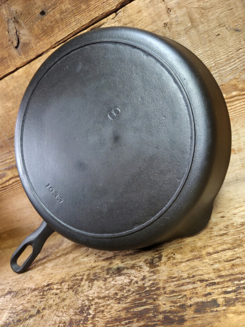 The Classic 8! 1940’s Iron Mountain by Griswold #8 Skillet with Heat Ring 1033. Unique brand from an iconic company