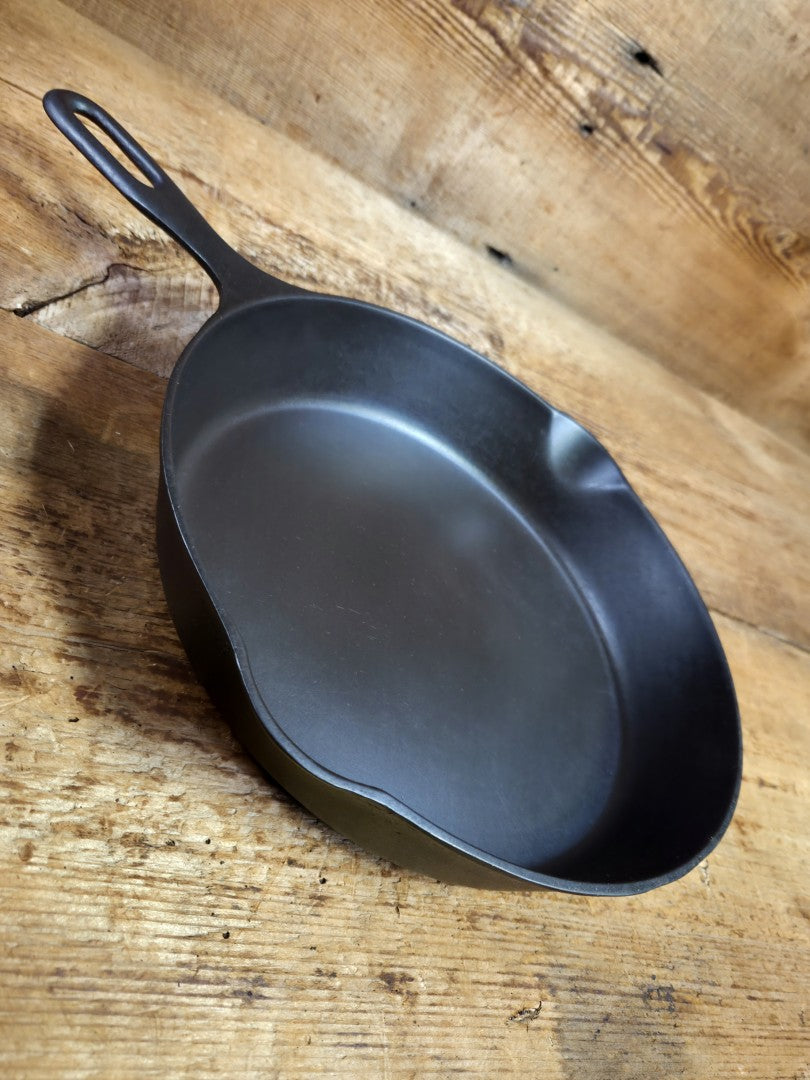 The Classic 8! 1940’s Iron Mountain by Griswold #8 Skillet with Heat Ring 1033. Unique brand from an iconic company