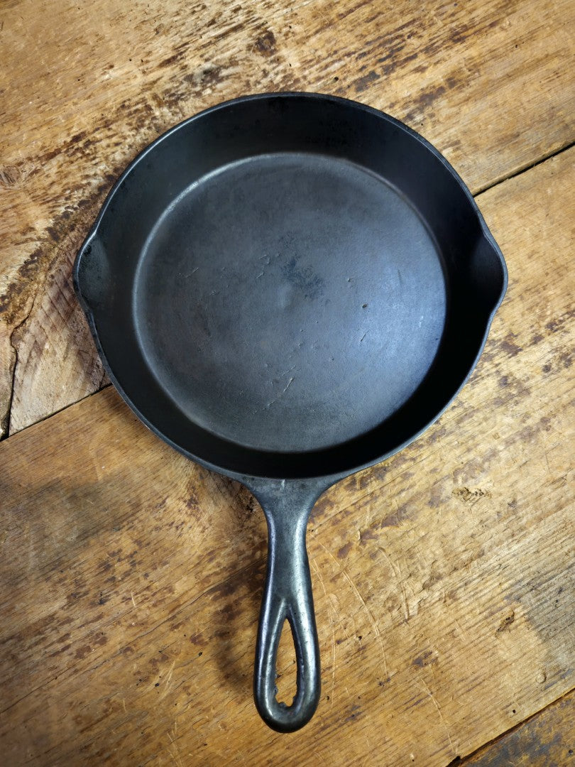 Late 1800’s Unknown Maker Antique #7 Skillet Fancy Handle. Very cool piece to use similar to Griswold Erie Skillet