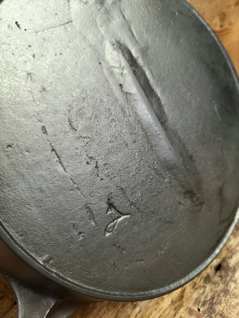 Late 1800’s Unknown Maker Antique #7 Skillet Fancy Handle. Very cool piece to use similar to Griswold Erie Skillet