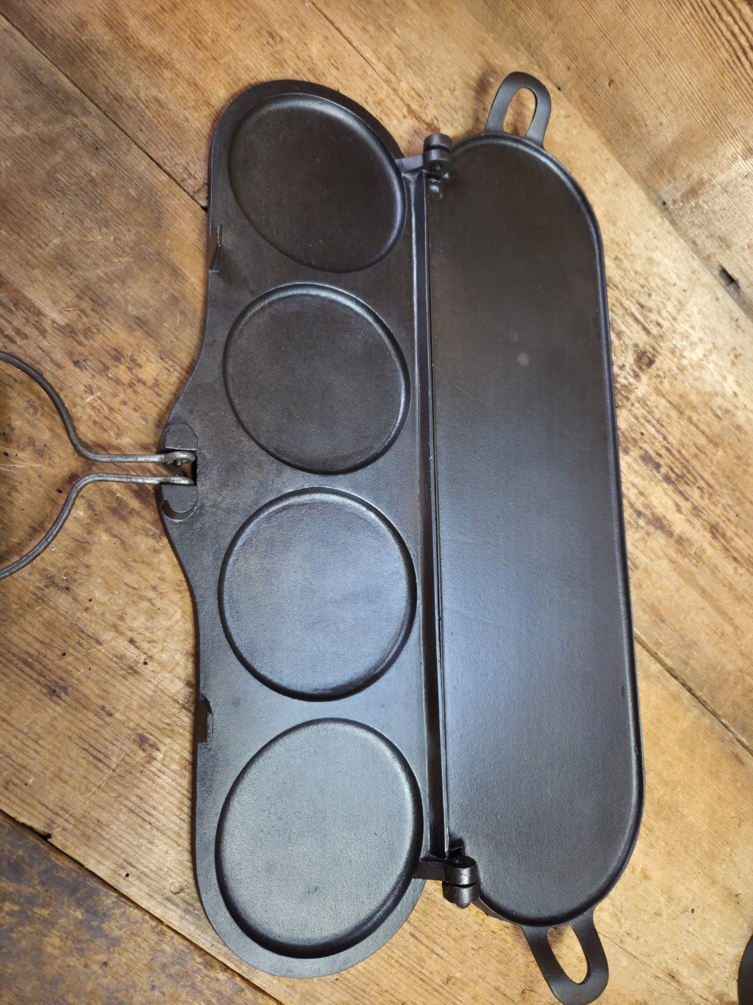 Hot Item!! Late 1800’s Fully Marked Highland Foundry Co pancake flop griddle. Very unique gift idea and new family