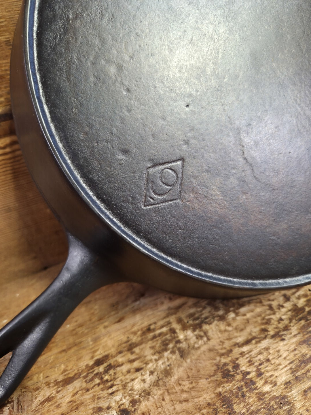Great skillet and awesome story! 1920’s Chicago Hardware Foundry #9 ’Diamond’ skillet Skillet