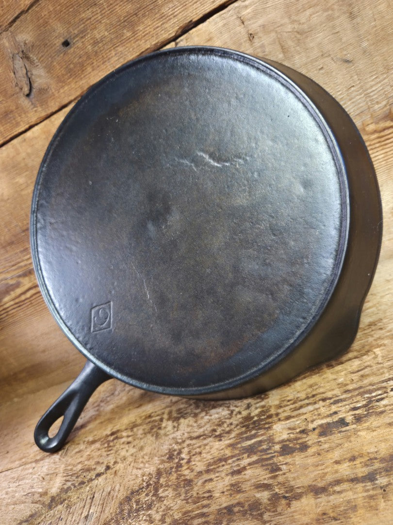 Great skillet and awesome story! 1920’s Chicago Hardware Foundry #9 ’Diamond’ skillet Skillet