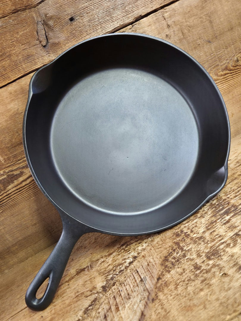 Great skillet and awesome story! 1920’s Chicago Hardware Foundry #9 ’Diamond’ skillet Skillet