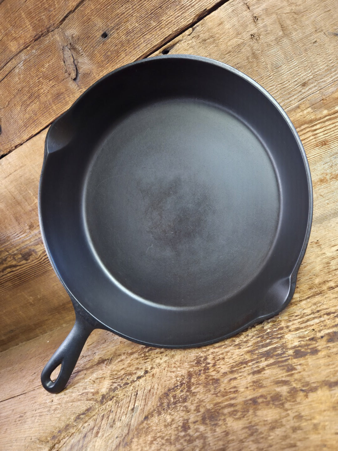 Great skillet and awesome story! 1920’s Chicago Hardware Foundry #9 ’Diamond’ skillet Skillet