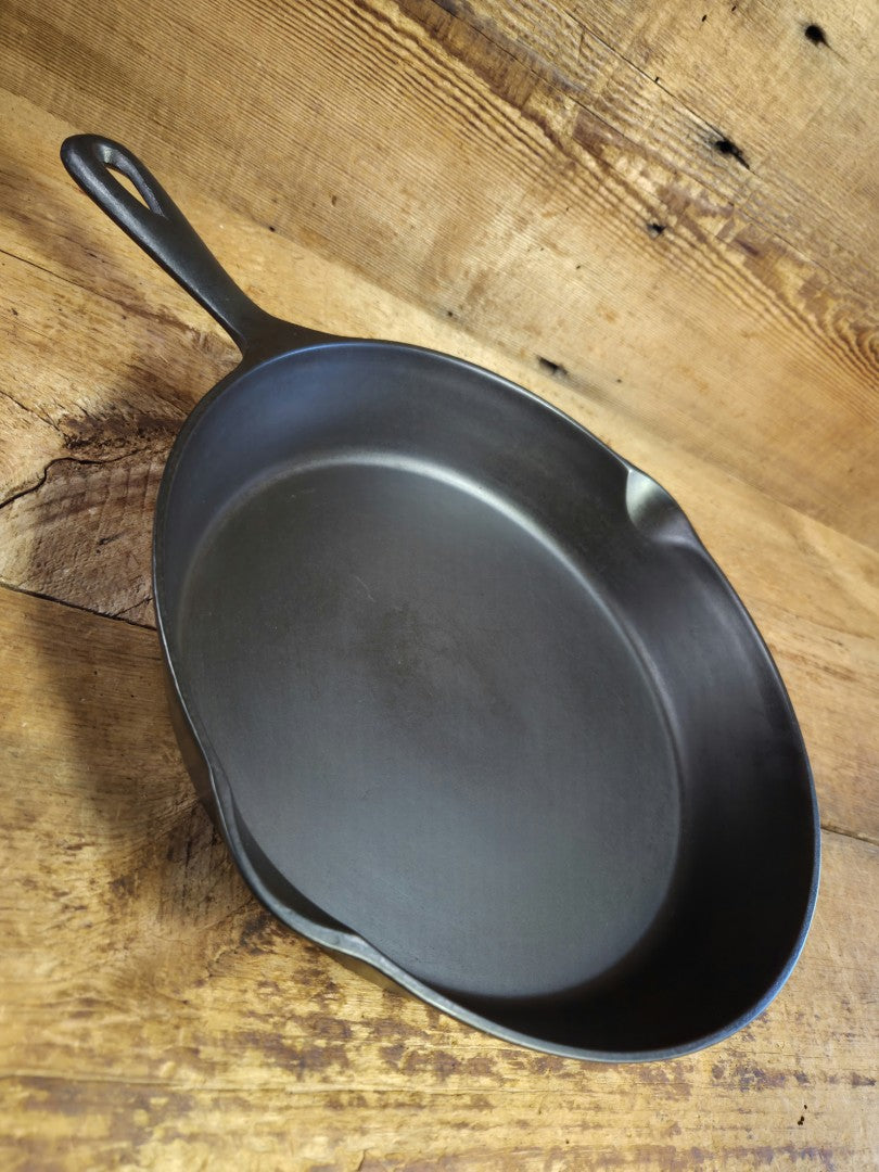 Great skillet and awesome story! 1920’s Chicago Hardware Foundry #9 ’Diamond’ skillet Skillet