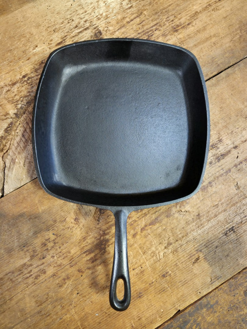 Great daily workhorse! 1960’s era Birmingham (BSR) Stove & Range cast iron square fryer skillet Skillet