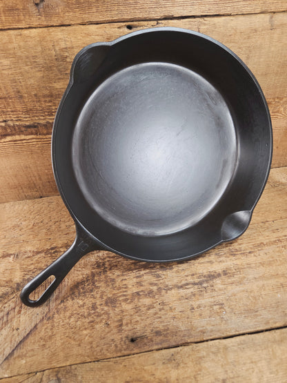 Big 1940's Griswold #10 Skillet with Small Block Logo and Heat Ring, 716 E. Fantastic every day pan, Getting harder to find these!