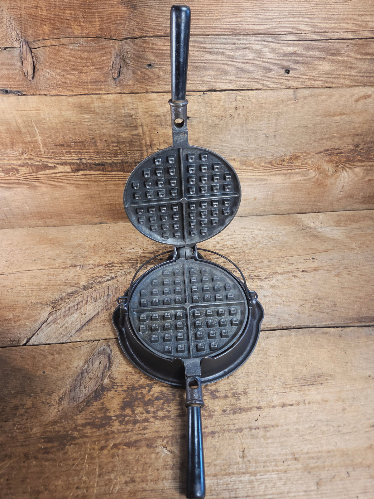 Gorgeous original complete Favorite Piqua tall base waffle iron. Est 1920’s and makes crispy waffles! (Copy) Waffle Iron