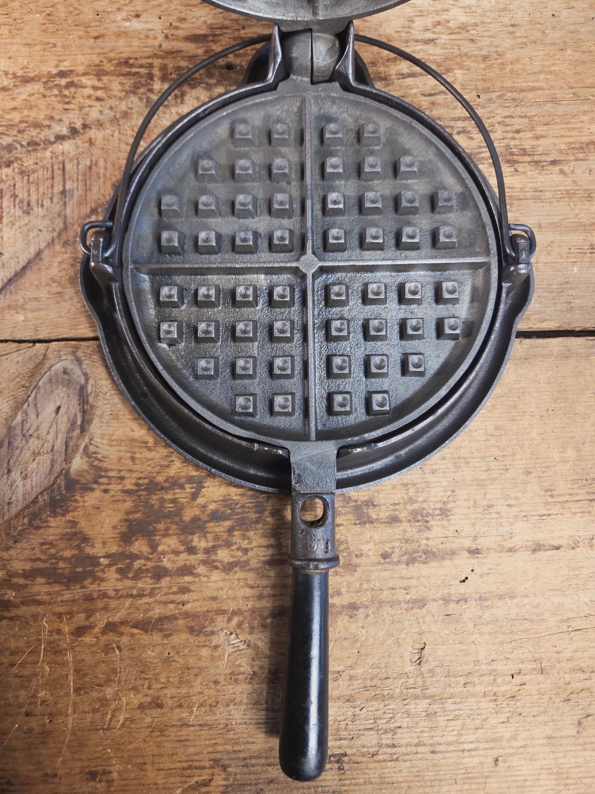 Gorgeous original complete Favorite Piqua tall base waffle iron. Est 1920’s and makes crispy waffles! (Copy) Waffle Iron