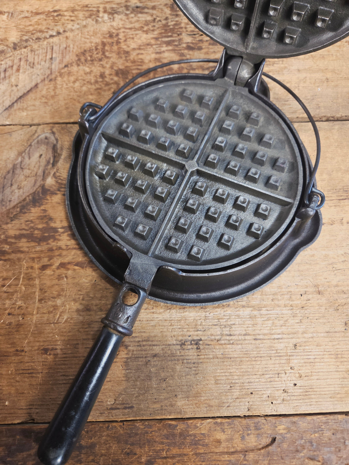 Gorgeous original complete Favorite Piqua tall base waffle iron. Est 1920’s and makes crispy waffles! (Copy) Waffle Iron