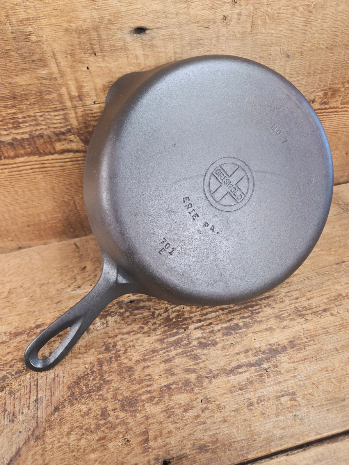 HTF Griswold No. 7 Cast Iron Skillet with Small Block Logo and Grooved Handle 701 Skillet