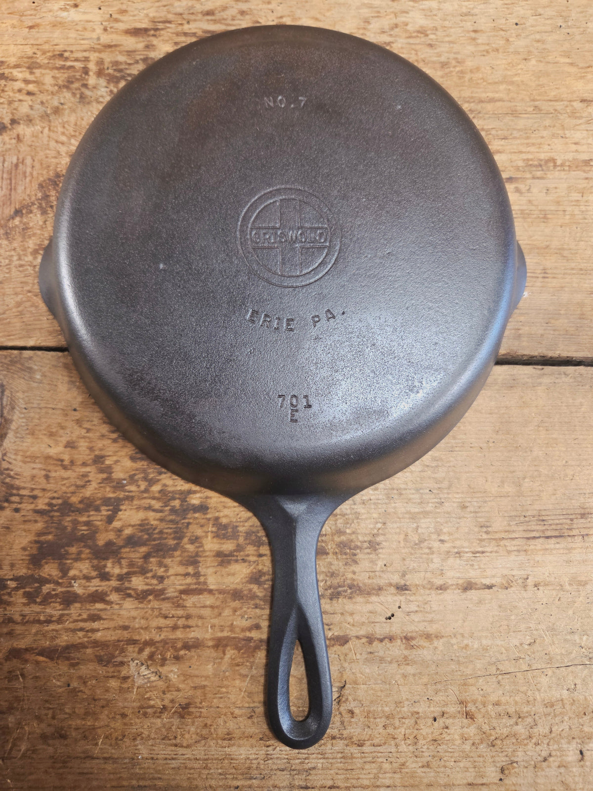 HTF Griswold No. 7 Cast Iron Skillet with Small Block Logo and Grooved Handle 701 Skillet