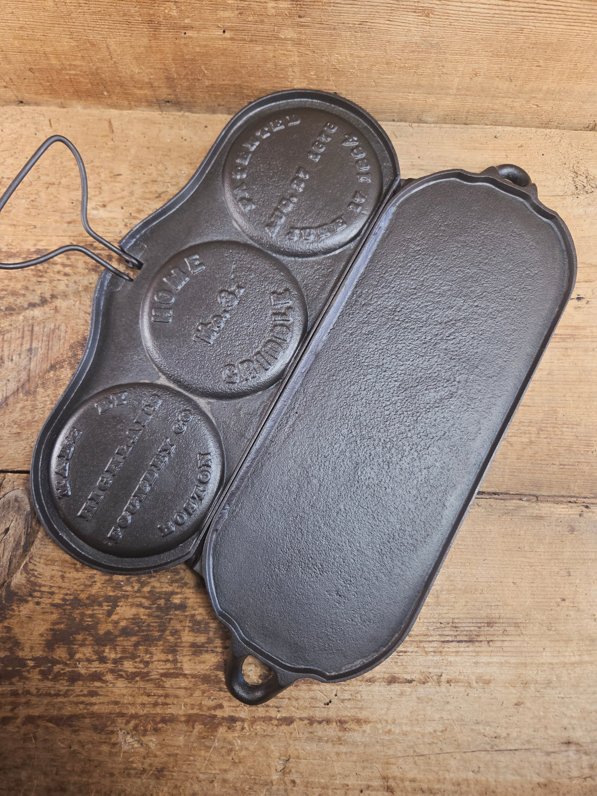 Hot Item!! Late 1800’s Fully Marked Highland Foundry Co pancake flop griddle. Very unique gift idea and new family