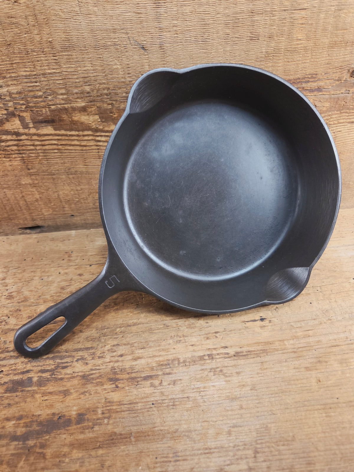1930’s Griswold No. 5 Saute Skillet Small Logo Grooved Handle Smooth Bottom 724 M. Restored and Ready to Use! Skillet
