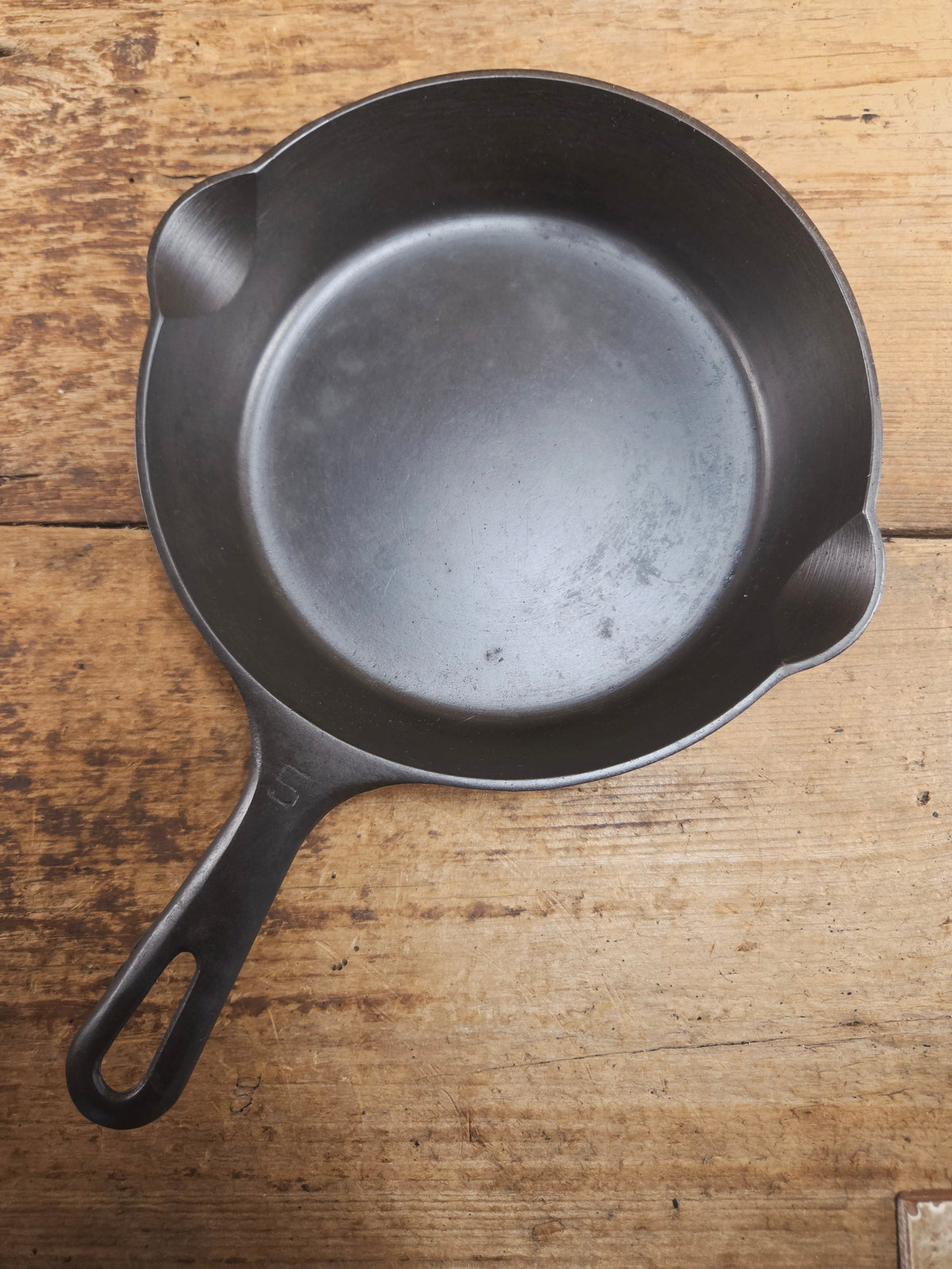 1930’s Griswold No. 5 Saute Skillet Small Logo Grooved Handle Smooth Bottom 724 M. Restored and Ready to Use! Skillet